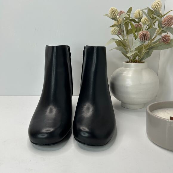 Vionic Sibley Leather Comfort Block Heel Ankle Boot Black Women's 8.5 NWOB FLAW - Picture 2 of 11